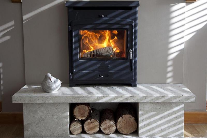 Entretien de po&ecirc;le &agrave; LA ROCHE-NEUVILLE : quels avantages pour votre foyer ?